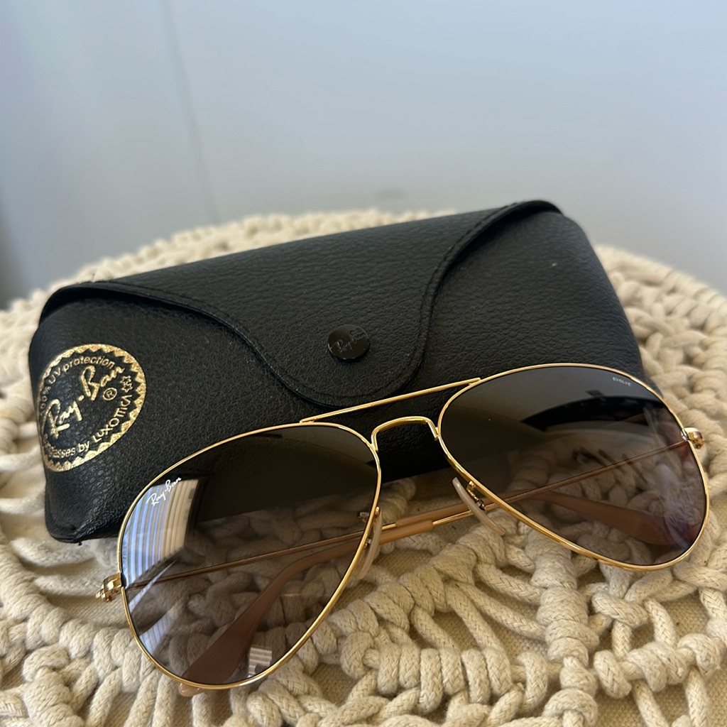 Ray-Ban 3025 Gold Aviators With Case